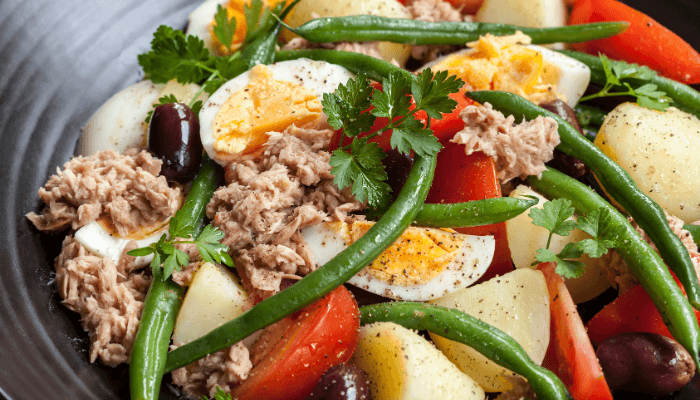 ensalada de atun con papa y lechuga