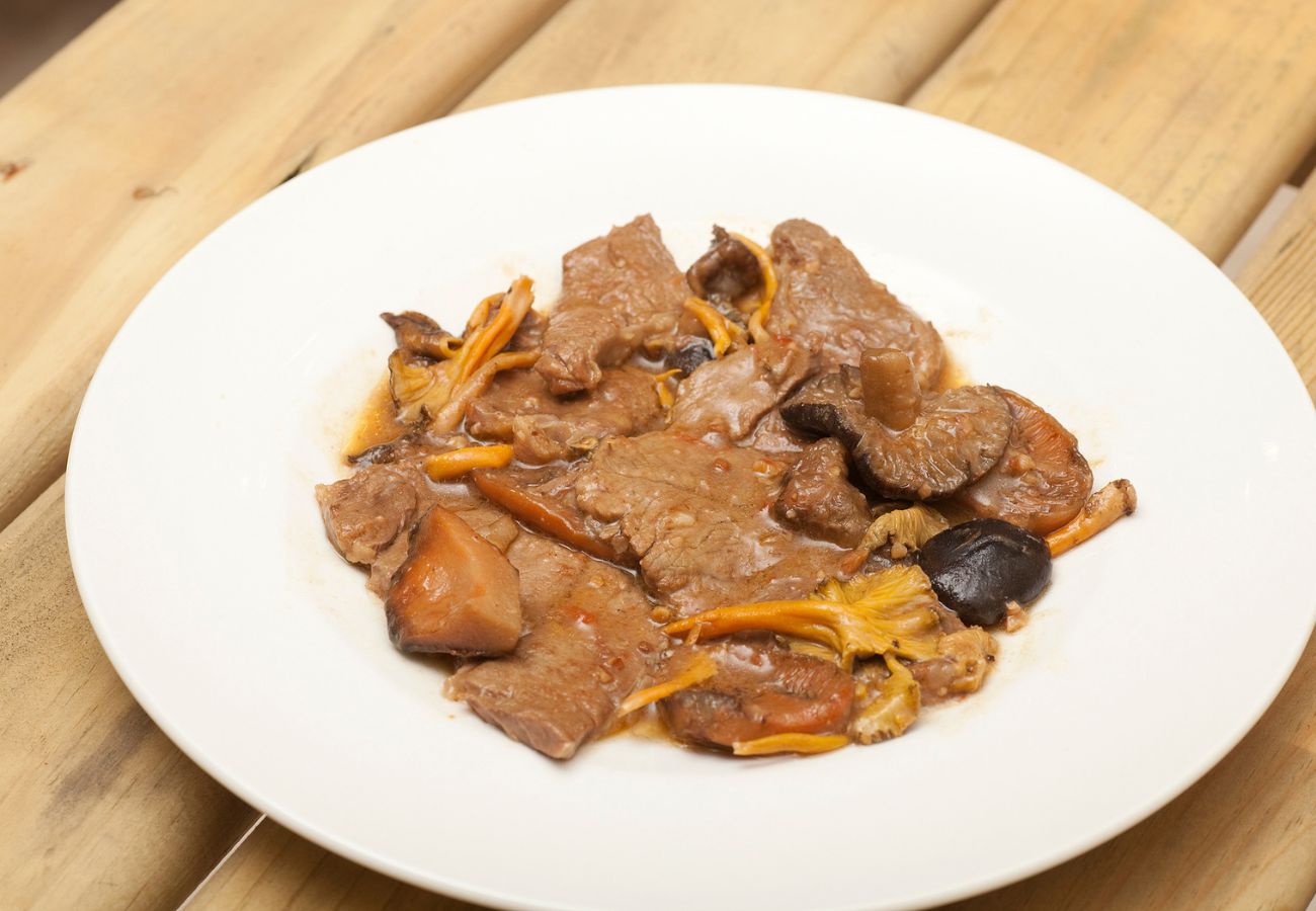 Beef fricandó with mushrooms, a grandmother's recipe to surprise your most demanding guests