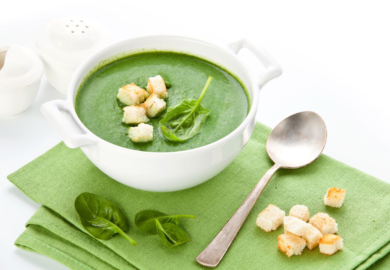 Spinach soup, the perfect recipe for a delicious and healthy dinner